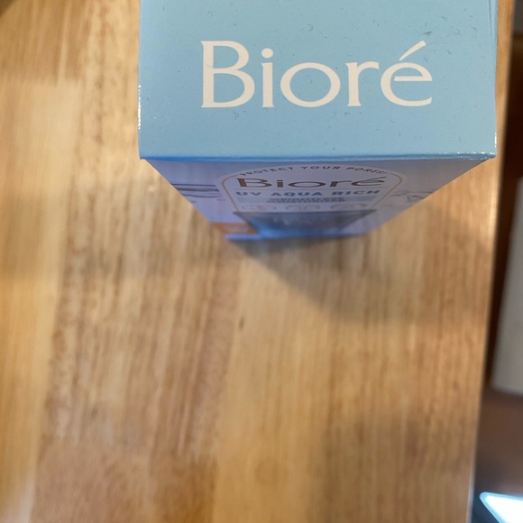 Biore UV Aqua Rich Moisturizer SPF 50 2/$8 - Picture 7 of 9